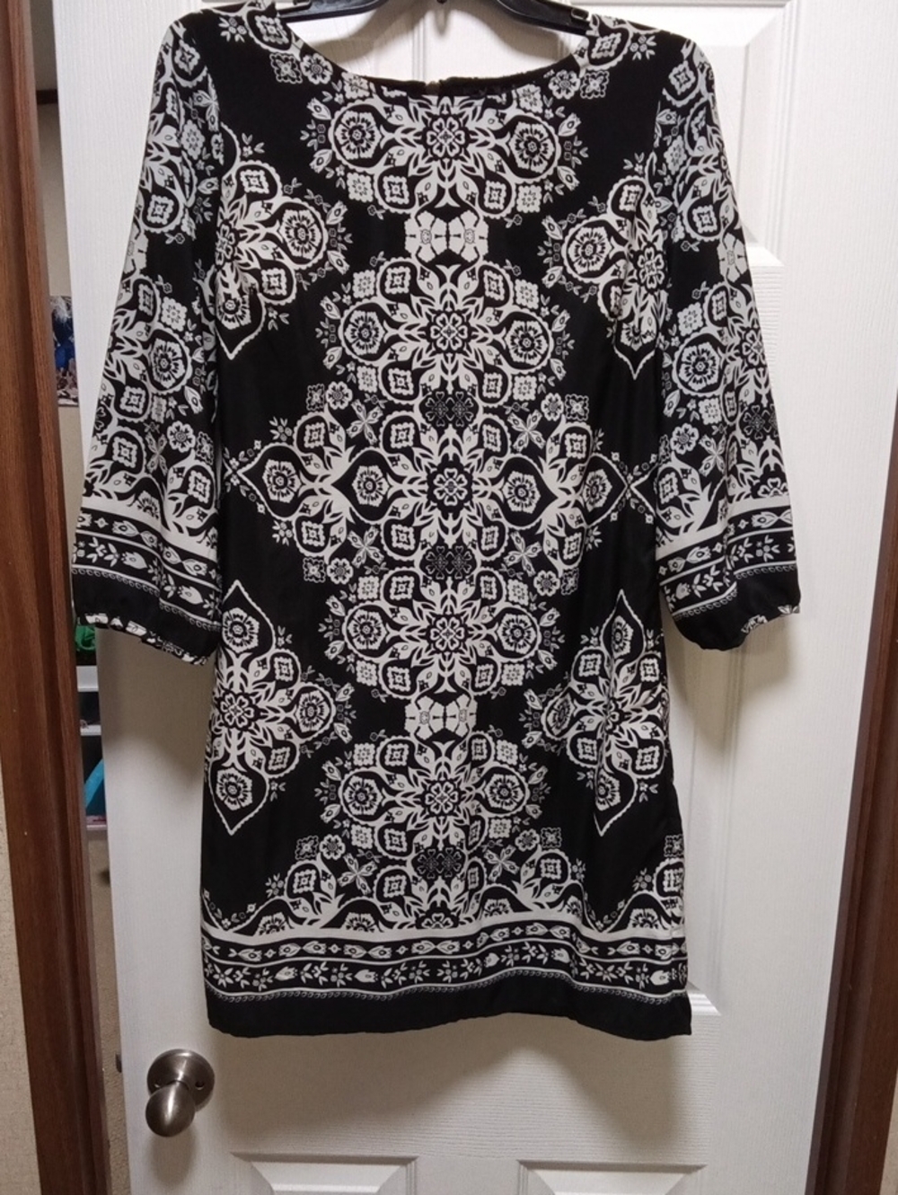 Old Navy Black and White Floral Medallion Dress Size M